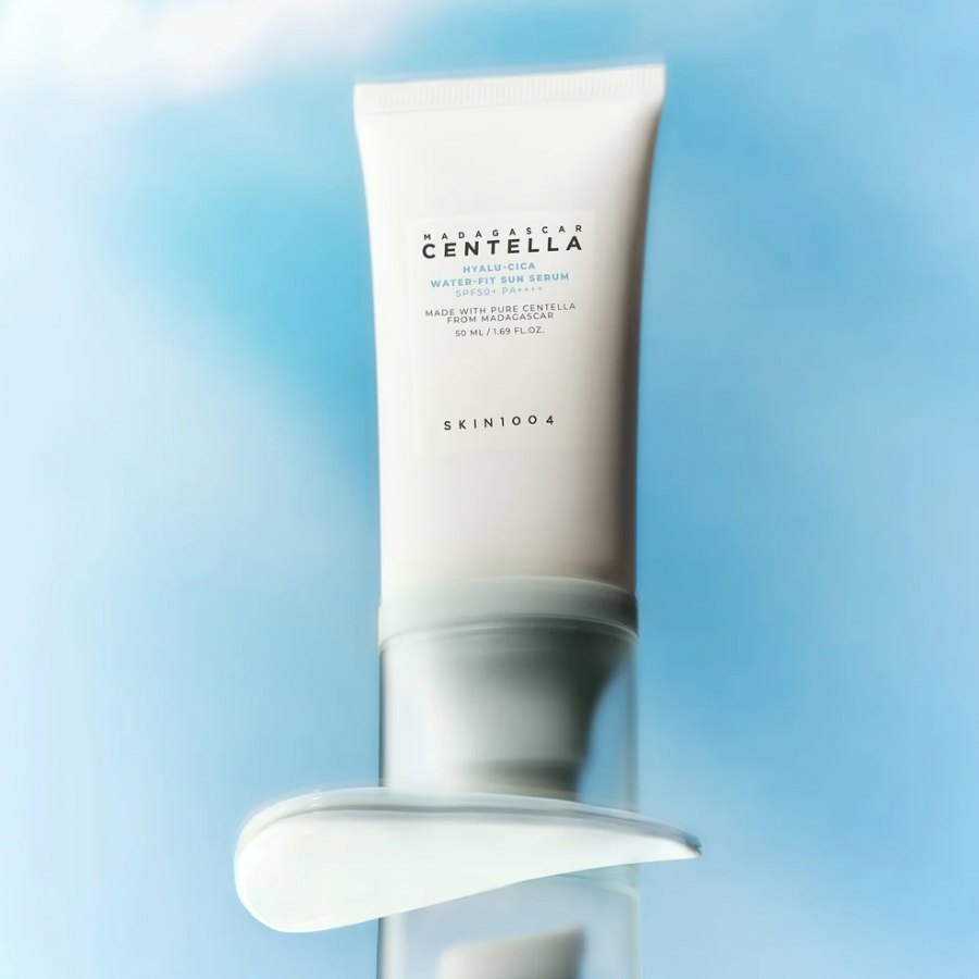 SKIN1004 Centella Hyalu-Cica Solserum SPF50+ Hydrerende Beroligende Glød